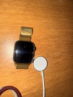 Apple Watch + 2 bracelets  neufs offerts. 