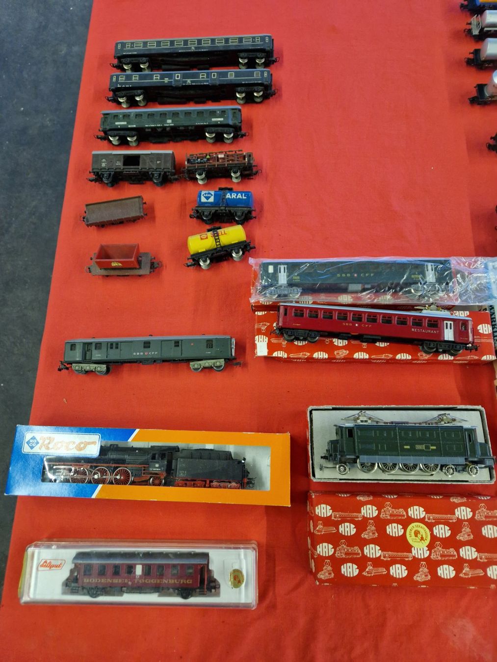 Märklin Modelleisenbahnen: Grosses Märklin Eisenbahn LOT HO 15 Loks, 56 Wagen +Schienen – Gebraucht aus Wädenswil von tome70 4