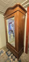 alter, massiver Spiegelschrank, diverse Gebrauchsspuren