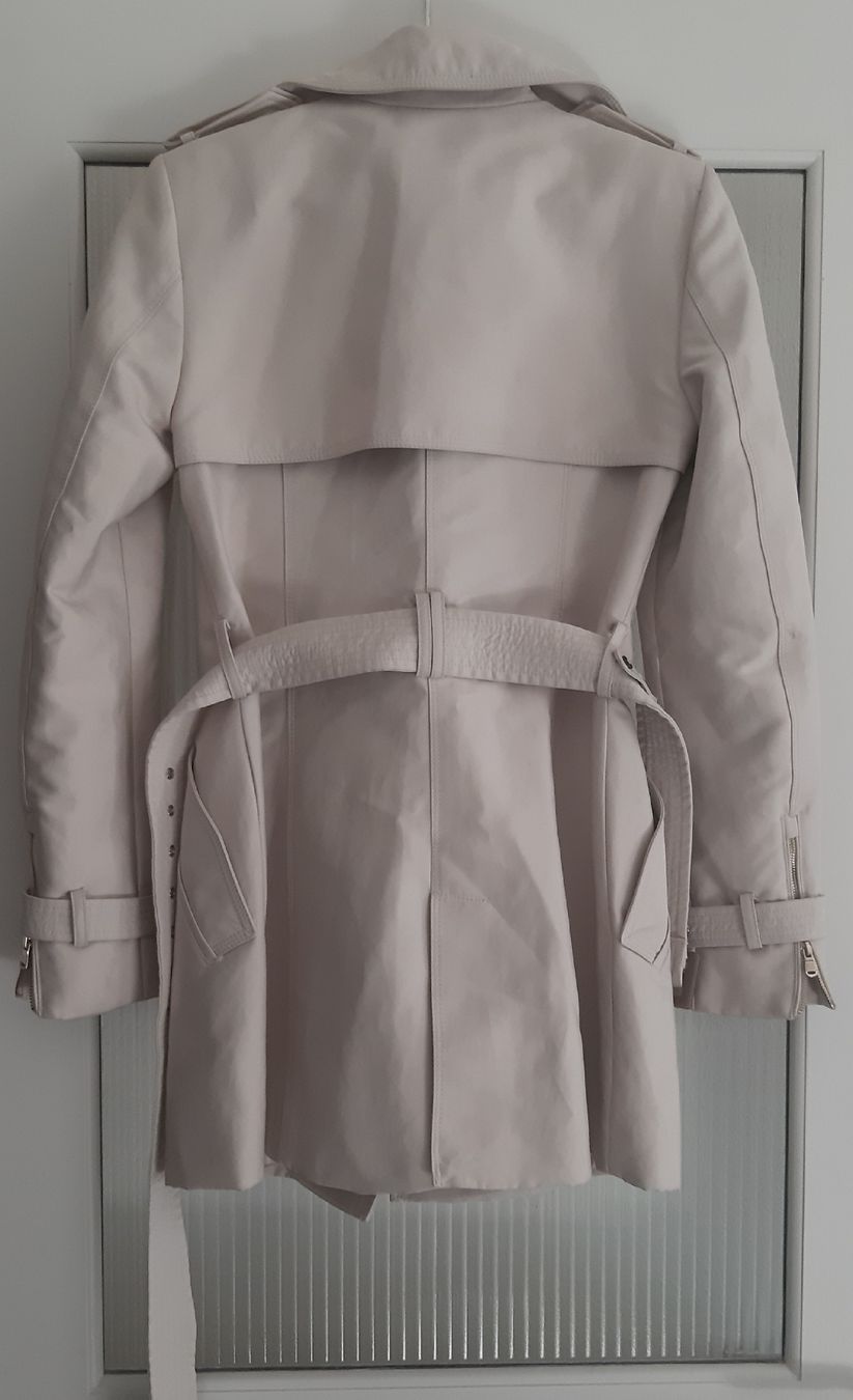 Zara Cappotti: NEU! Trenchcoat ZARA Gr. 36 NEU Preis 120 Fr. – Nuovo e nell'imballaggio originale da Zürich venduto da Venecia25 2
