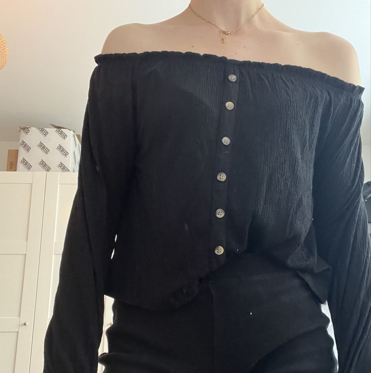 Bershka Top: Bershka offshoulder Top – Nuovo (secondo la descrizione) da Bern venduto da lea_wf9x
