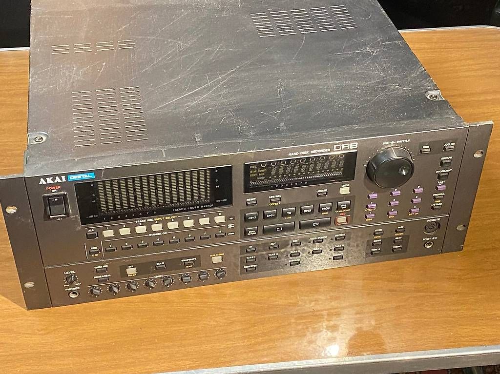 Akai Registratori: Akai DR8 Harddisk-Recorder – Usato da Zürich venduto da funktion02