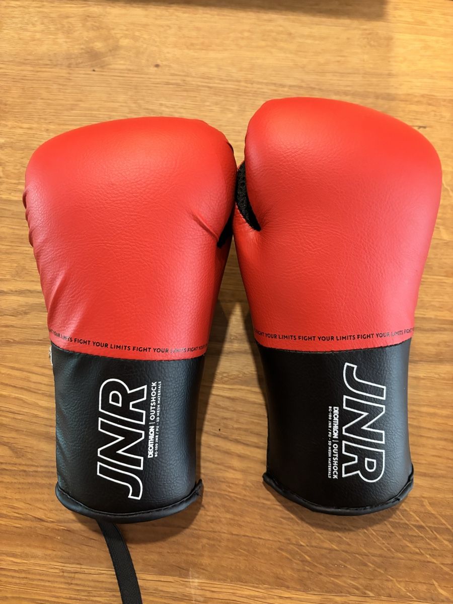 Gants & mitaines : Boxing Gloves red 4oz JNR good condition – Neuf (Voir description) à Basel par Pje_english 2