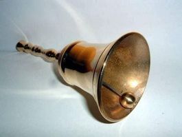 Wundervolle Tisch Glocke Klingel aus massive Messing 12,0 cm