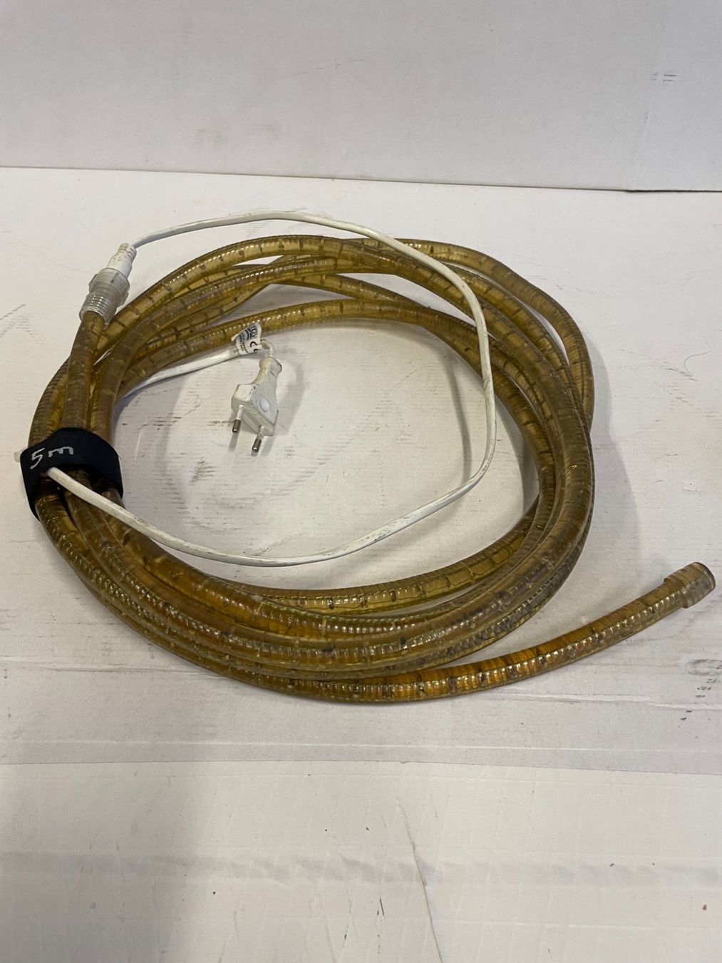 Ghirlande e barre luminose: Rubberlight gelb, gebraucht ca. 5m  (A100) – Usato da Däniken SO venduto da Profog1