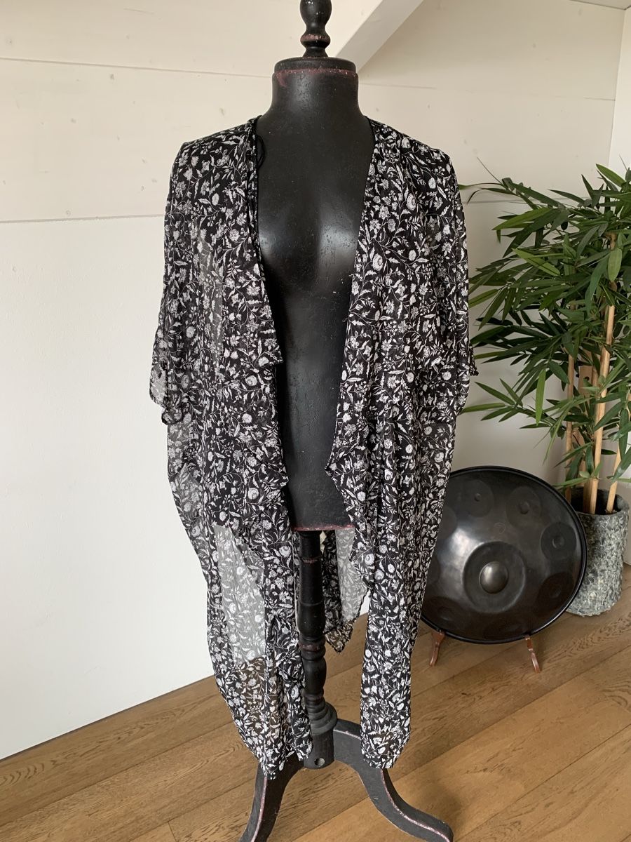 Kimono: Wunderschöner langer Kimono von Mango – Nuovo (secondo la descrizione) da Lugnorre venduto da SOM69