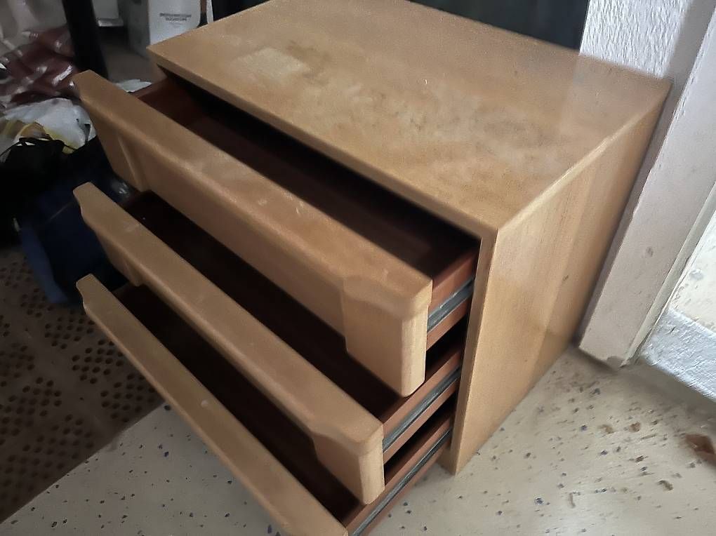 Nachttische: Nachtschrank Nachttisch echt Holz – Gebraucht aus Frutigen von gpt_9rs5 2