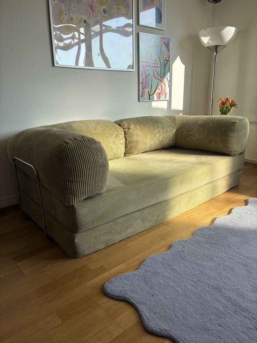 OMHU Sofas: OMHU Teddy Sofa Olive – Gebraucht aus Zürich von Fl0
