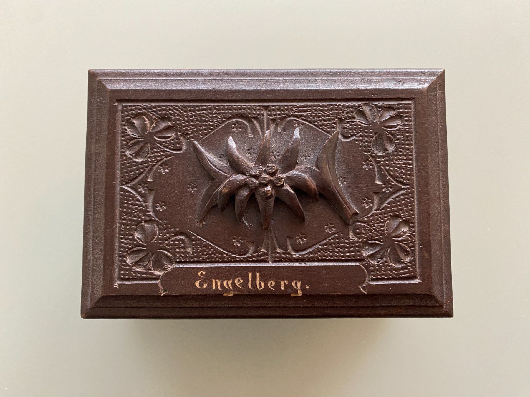 Tutte le decorazioni: Holzkistli "Engelberg" Handgeschnitzt – Usato da Allschwil venduto da Dangermouse07 1
