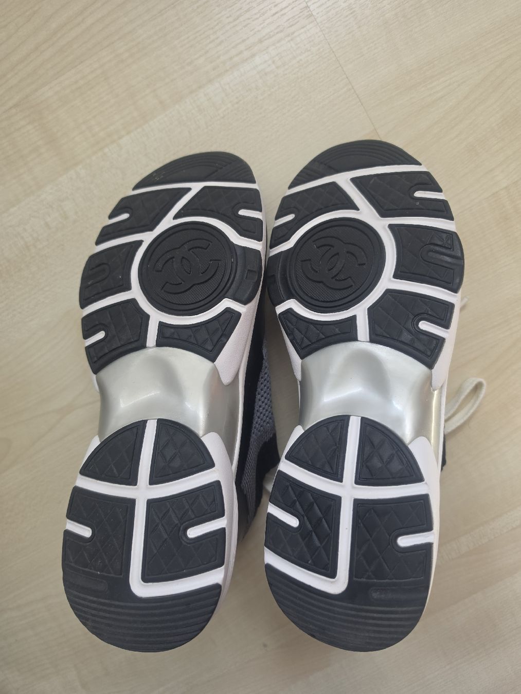 Chanel Scarpe da donna: Chanel 22 Cruise Schwarzer Sneaker – Nuovo (secondo la descrizione) da Baar venduto da reijin90 8