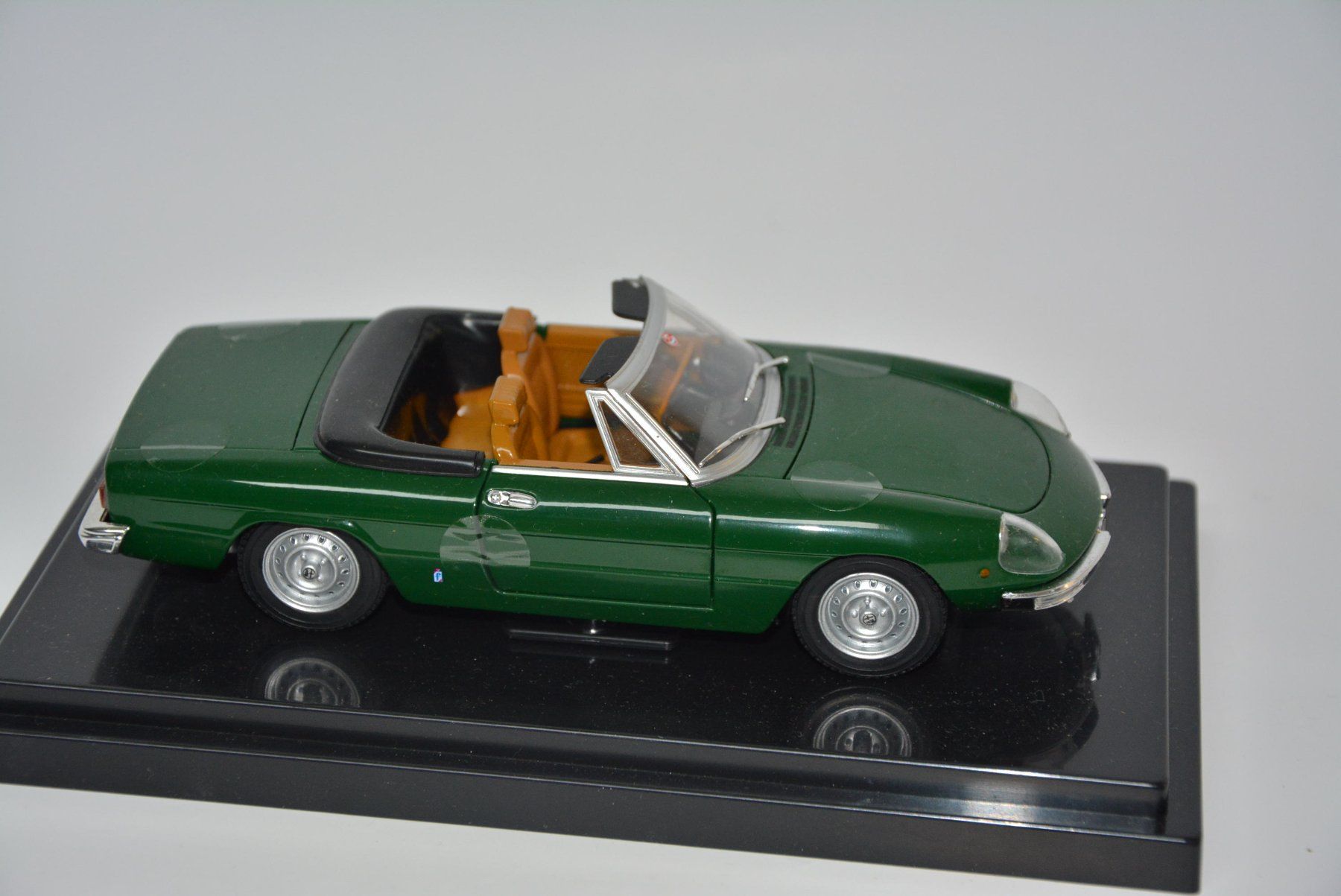 Alfa Romeo Modellini d'auto: Alfa Romeo Spider 2000 Veloce 1971 , 1:24 – Usato da Goldach venduto da Feivel9 3