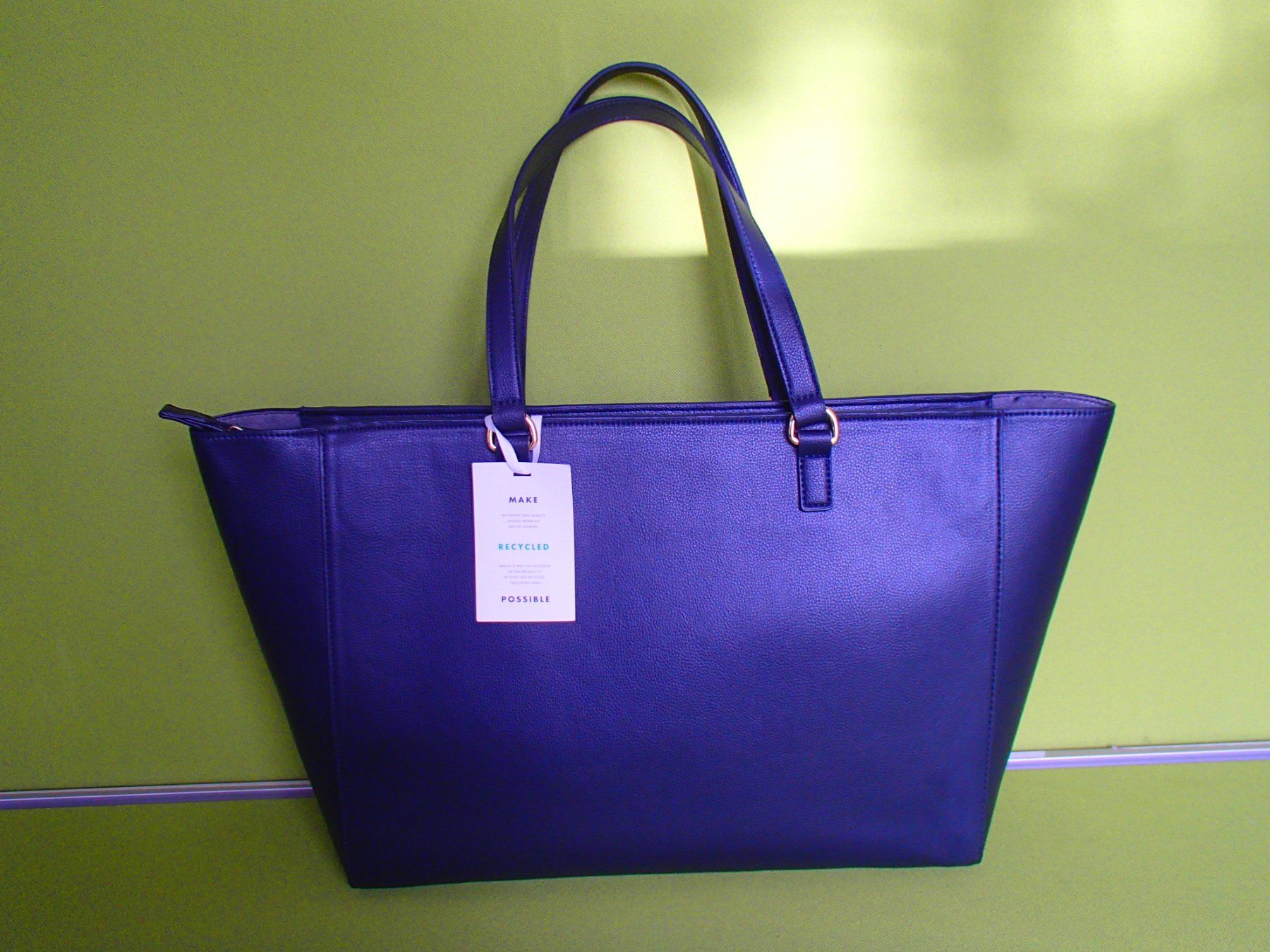 Tommy Hilfiger Borse da donna: Original dunkelblauer Tommy Hilfiger Shopper neu – Nuovo e nell'imballaggio originale da Schöfflisdorf venduto da pullux 3