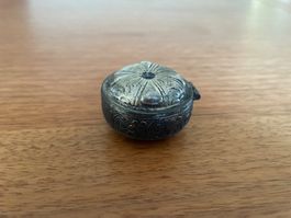 Wunderschöne Vintage Metalldose • Pillendose mit Ornamenten