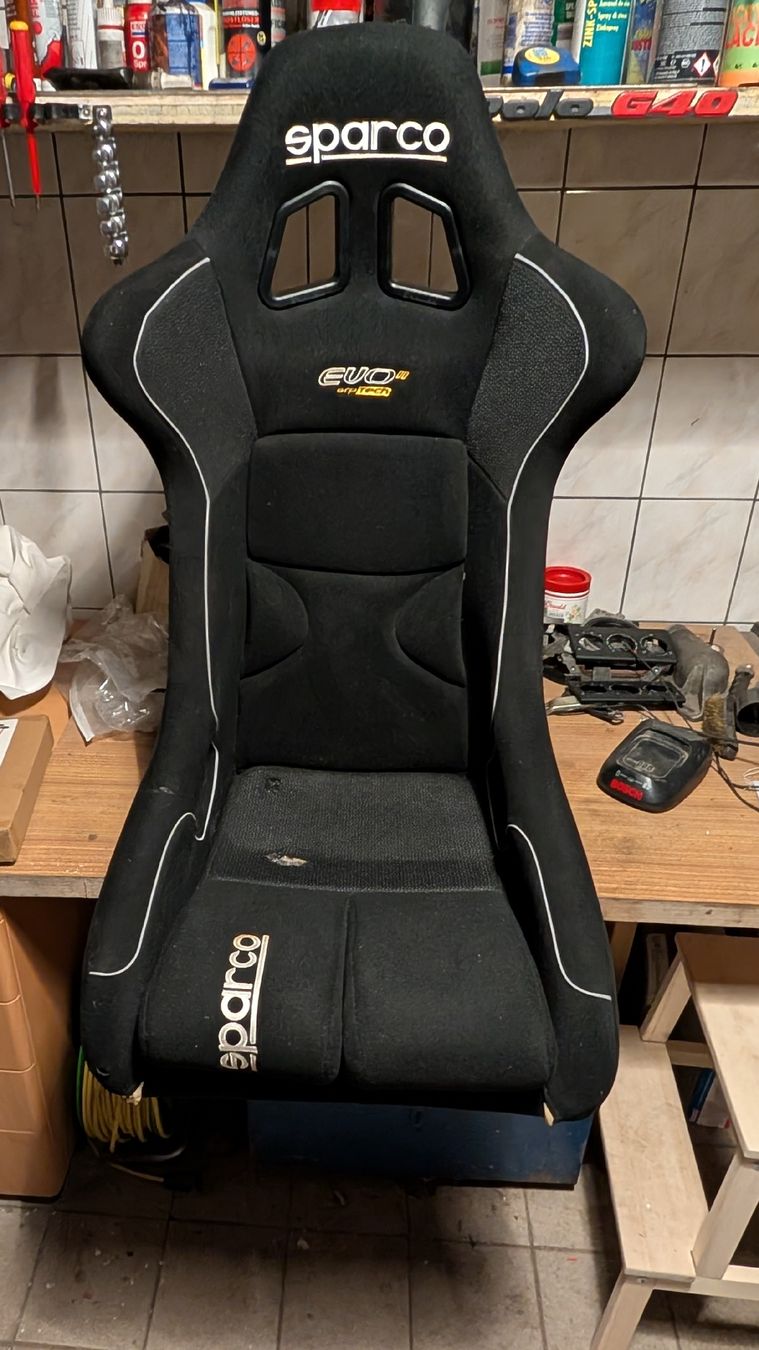 VW Tutti pezzi di ricambio auto: Sparco Evo Plus Schalensitz – Usato da Guttet-Feschel venduto da Misterblue