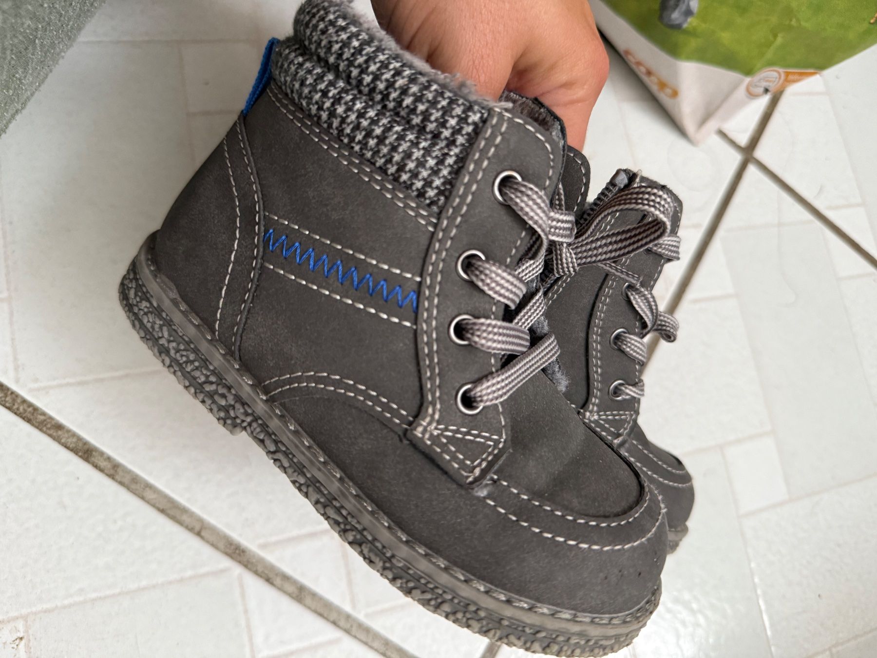 Scarpe per ragazzi: Kinderstiefeln – Usato da Bellach venduto da S.Kyra
