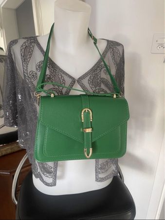 Sac à bandoulière vert  22X15X5 neuf/ SVP lisez le texte