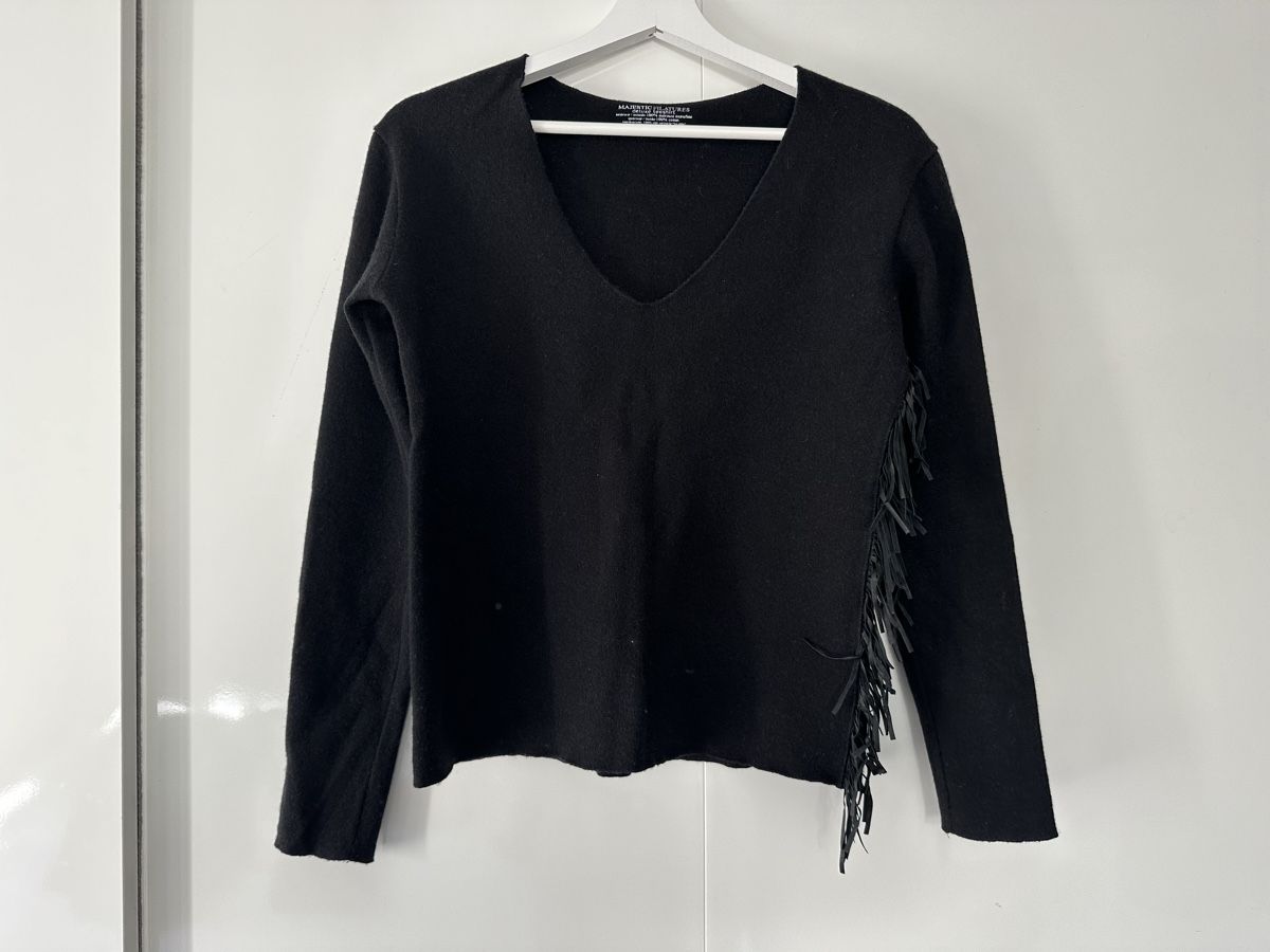 Pullover & Sweatshirts: 100% merino wool black V neck sweater – Gebraucht aus Uster von Monika_OB 8