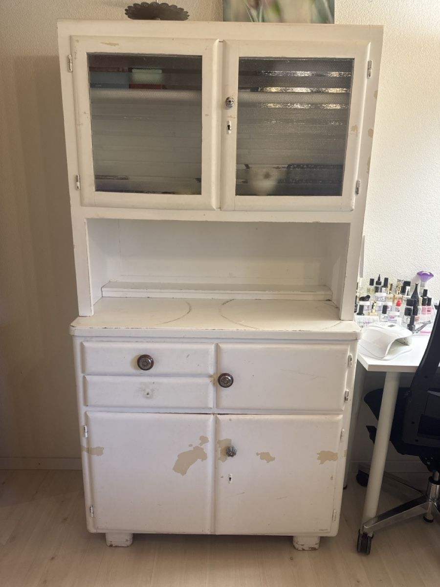 Credenze: Antikes Buffet weiss mit Glaseinsatz gebraucht – Usato da Wiesendangen venduto da chmanpen30