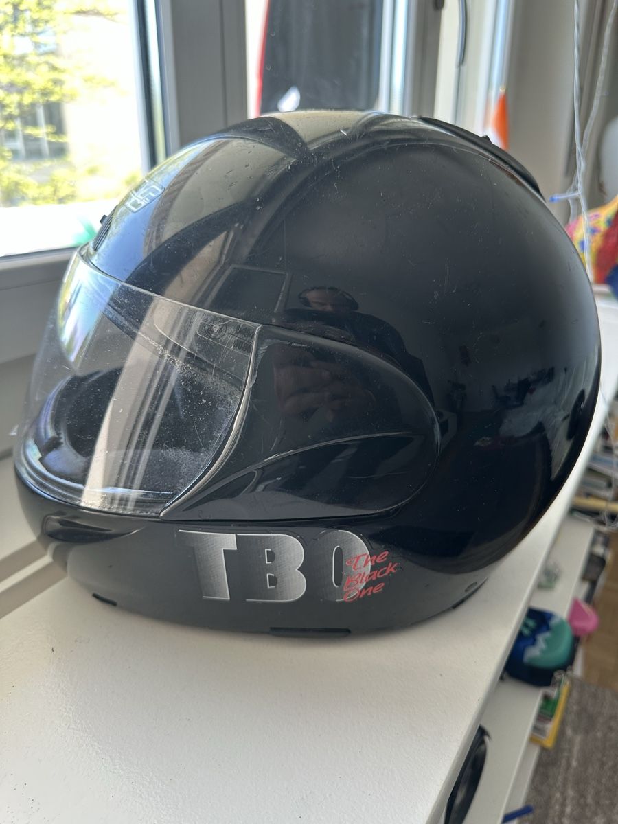 Caschi & visiere: CaberesTBO Black Motorcycle Helmet - Size Medium 57-58cm – Usato da Bern venduto da kingmanish