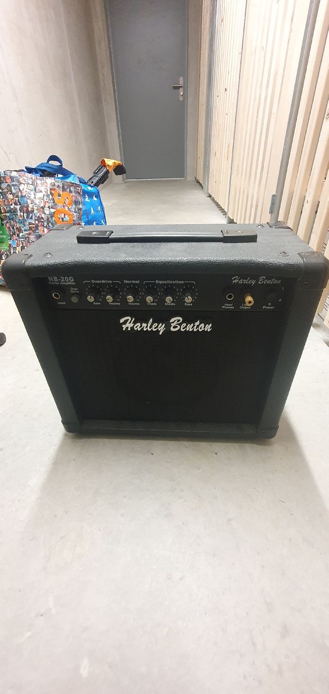Harley Benton Verstärker: Ampli de guitare électrique - harley benton – Gebraucht aus Aclens von fab_m6hp