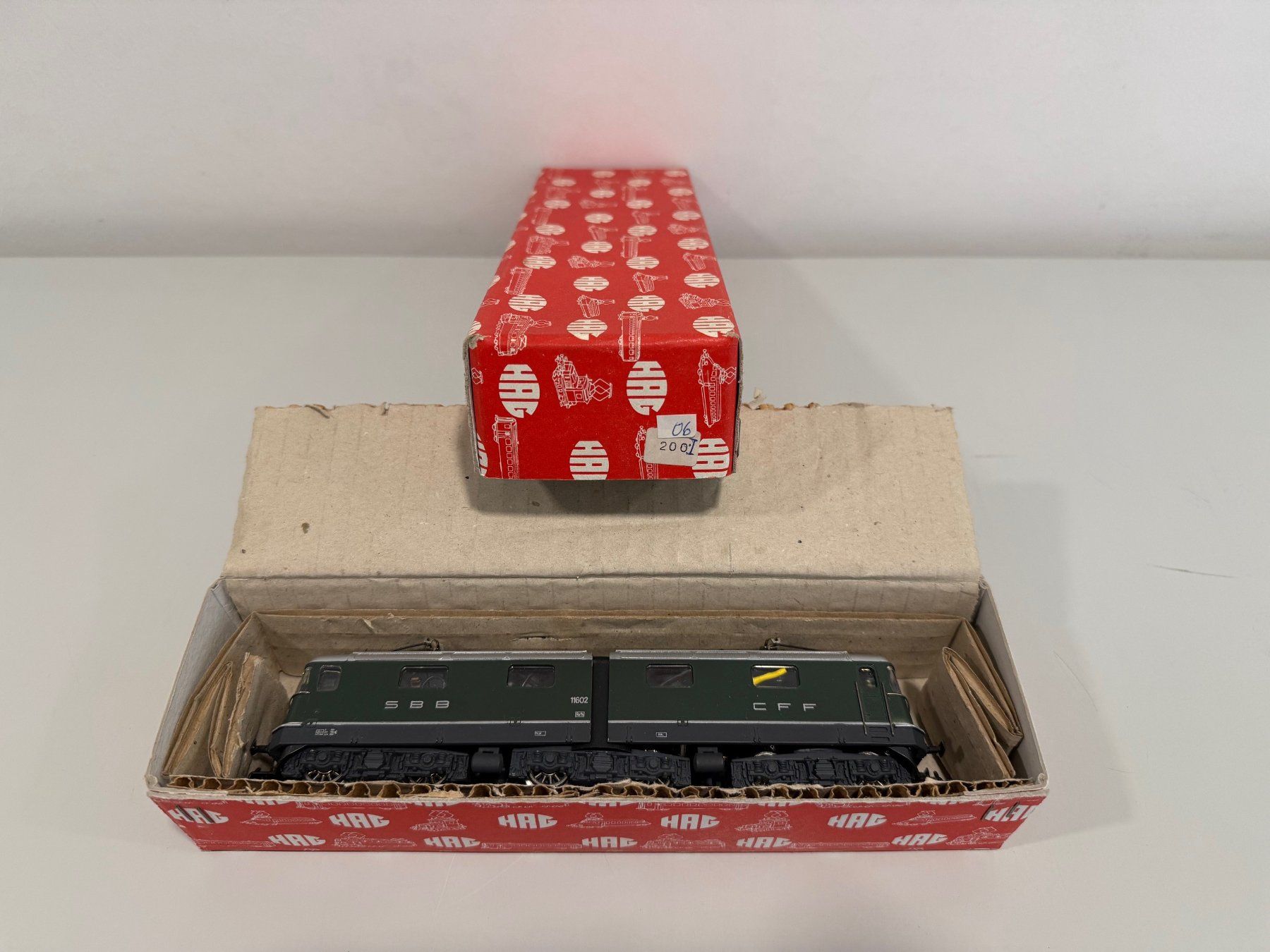Hag Modellini di ferrovie: Elektrolokomotive Re 6/6 der SBB – Nuovo (secondo la descrizione) da Oftringen venduto da Pgi