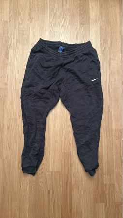 Schwarze Nike Trainingshose Grösse L - Perfekt für Sport!