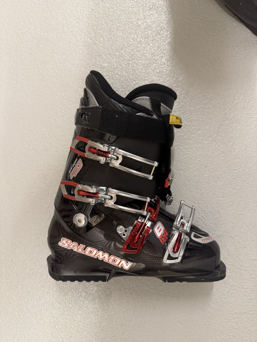 Salomon Sci: Salomon Ski Boots - Black & Red - Size 26.5 – Usato da Luzern venduto da georgelawrence