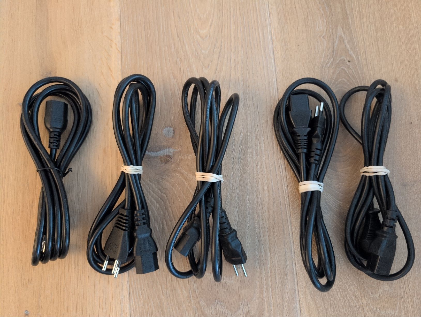 Kabel: 5x Power Stromkabel – Gebraucht aus Stetten SH von Hrbt