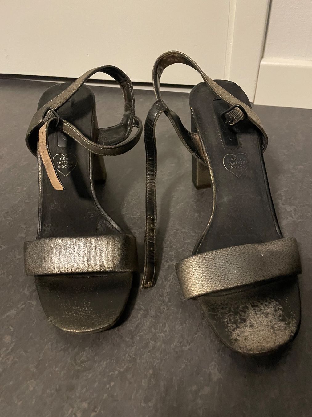 Scarpe da donna: Sandalen mit Absatz – Usato da Zürich venduto da car_26mh