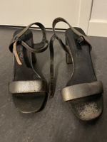 Sandalen mit Absatz