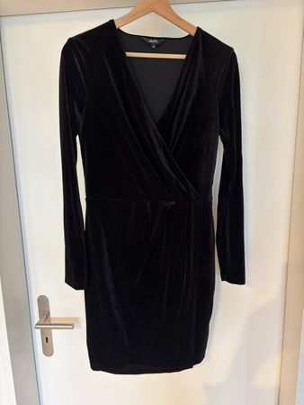 Schwarzes Minikleid samt M