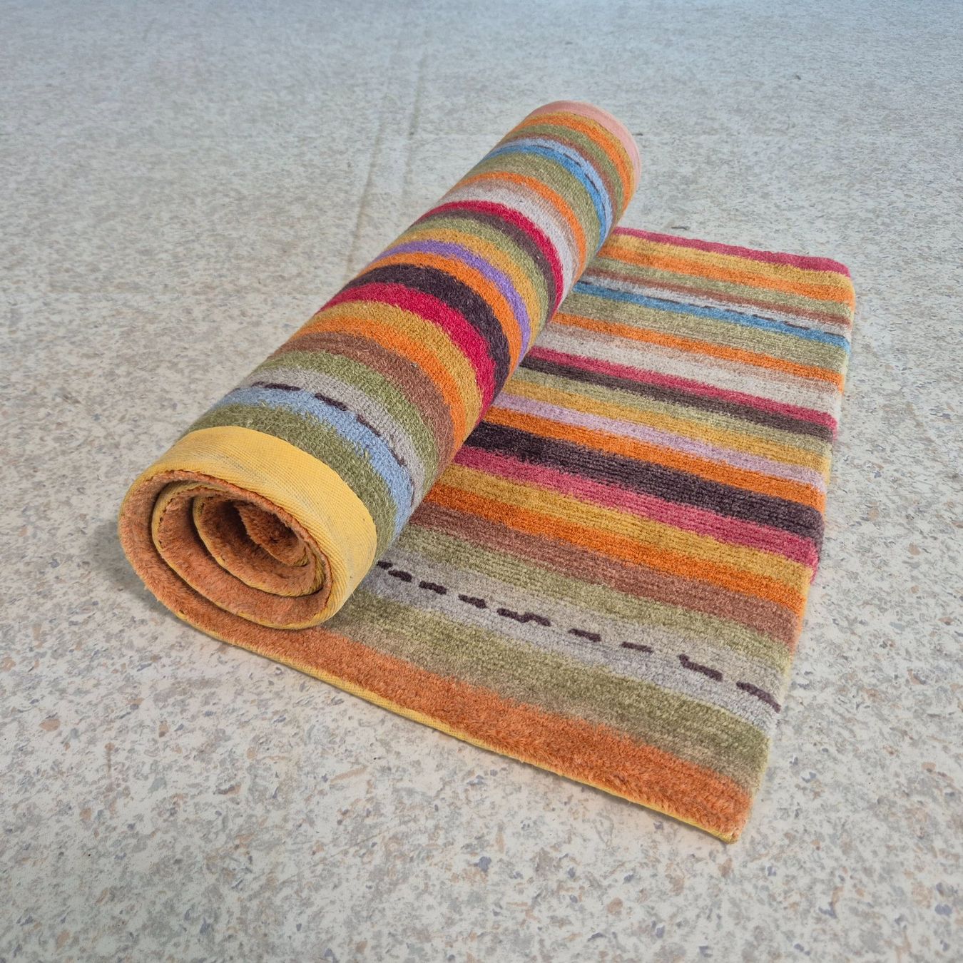 Tappeti: 70s Carpet Teppich Läufer gestreift 118x58cm – Usato da Nottwil venduto da Wondewa-Shop