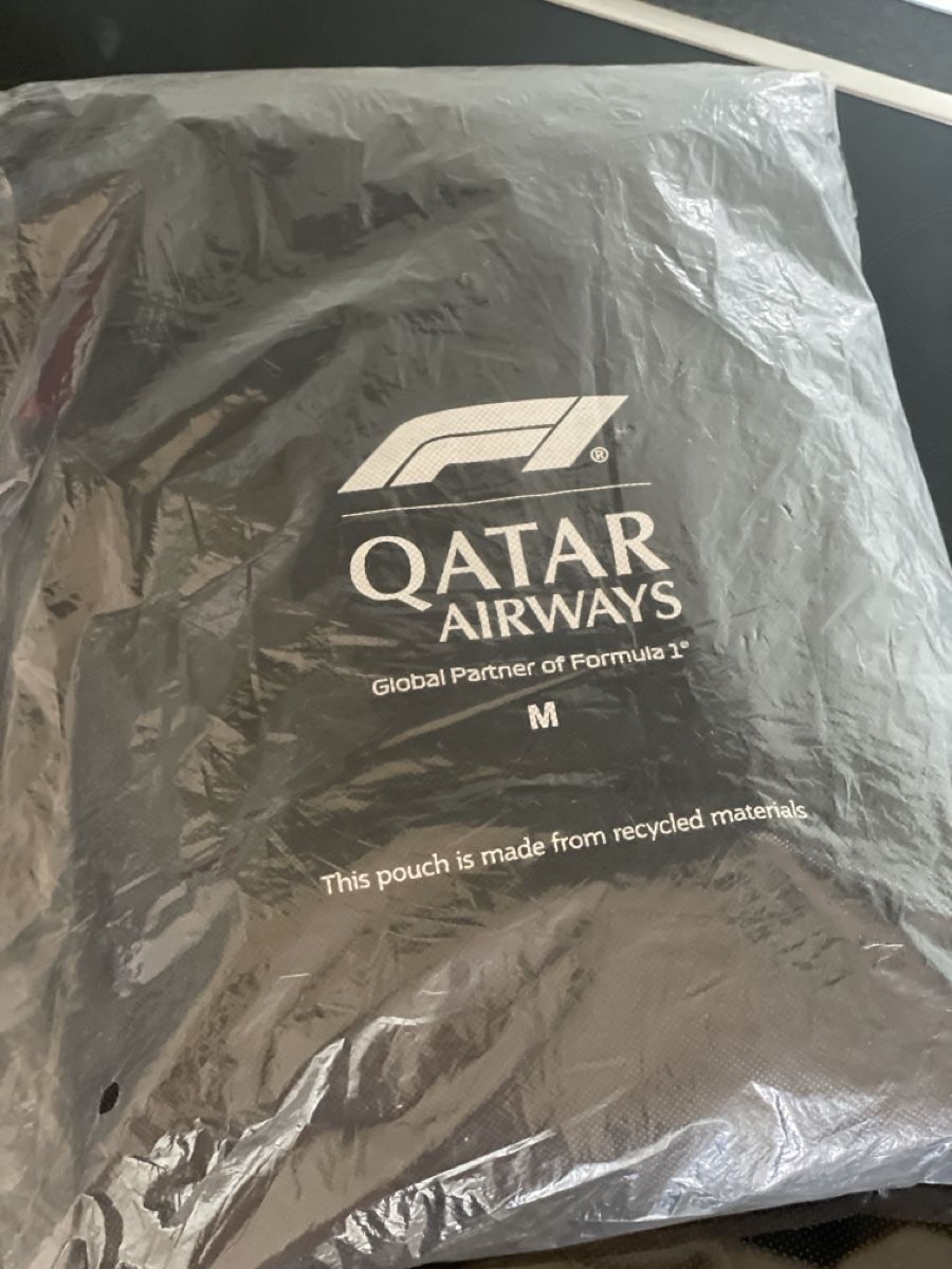 Pyjamas: Qatar Airways Business Class Pyjama  – Neuf avec emballage d'origine à Starrkirch-Wil par Wyssesmechu