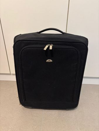 Valise noire cabine rigide avec roulettes en bon état