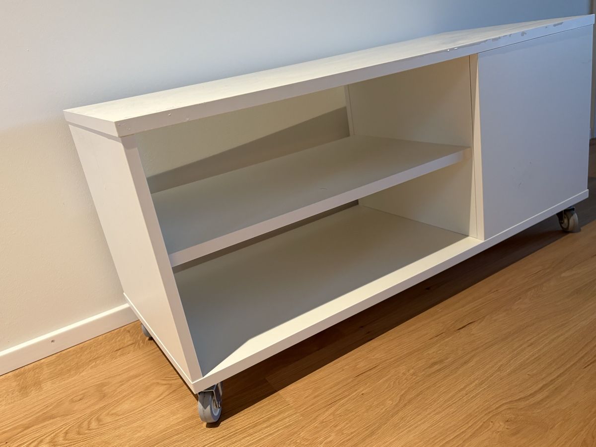 Ikea Meubles TV: IKEA TV-Möbel mit Rollen – D'occasion à Rombach par lucamattei 1