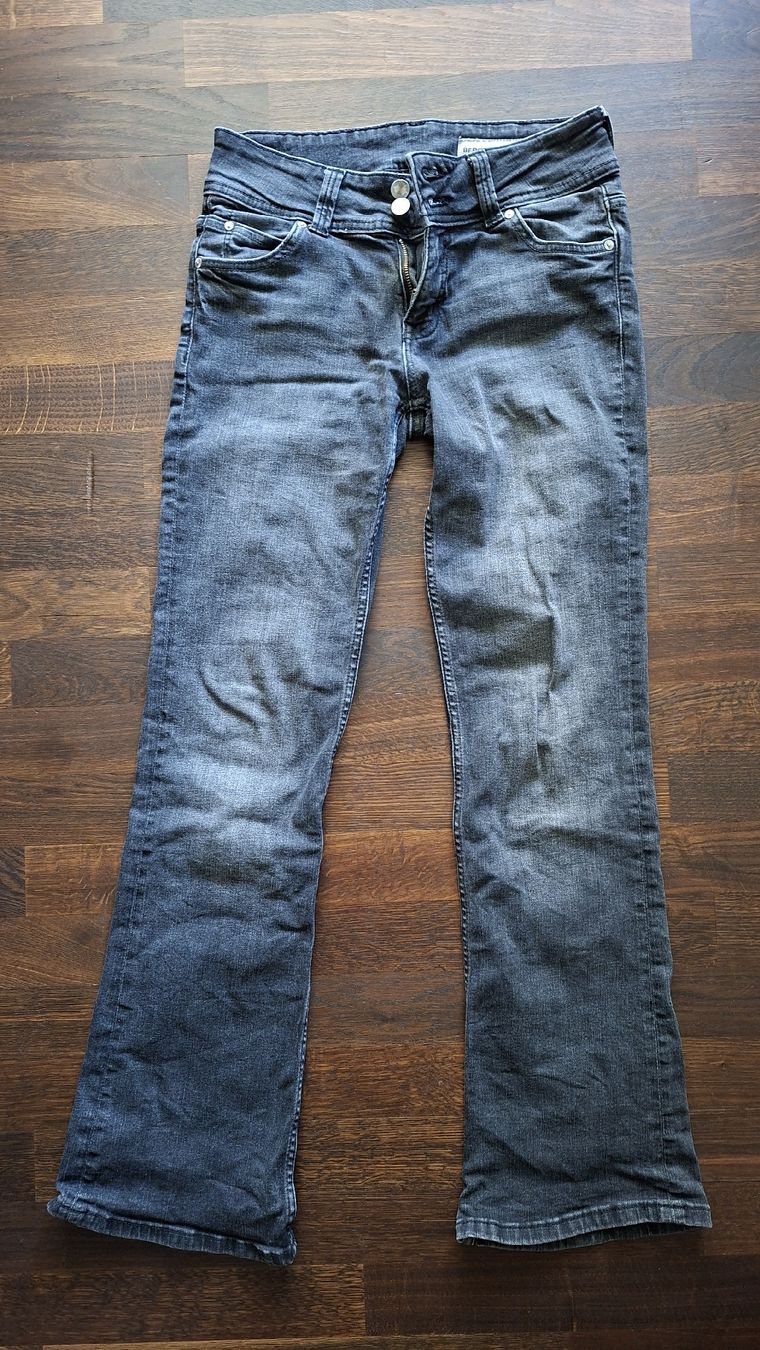 Bershka Jeans: Bershka Flare Jeans 38 – Nuovo (secondo la descrizione) da Sirnach venduto da man_kym6