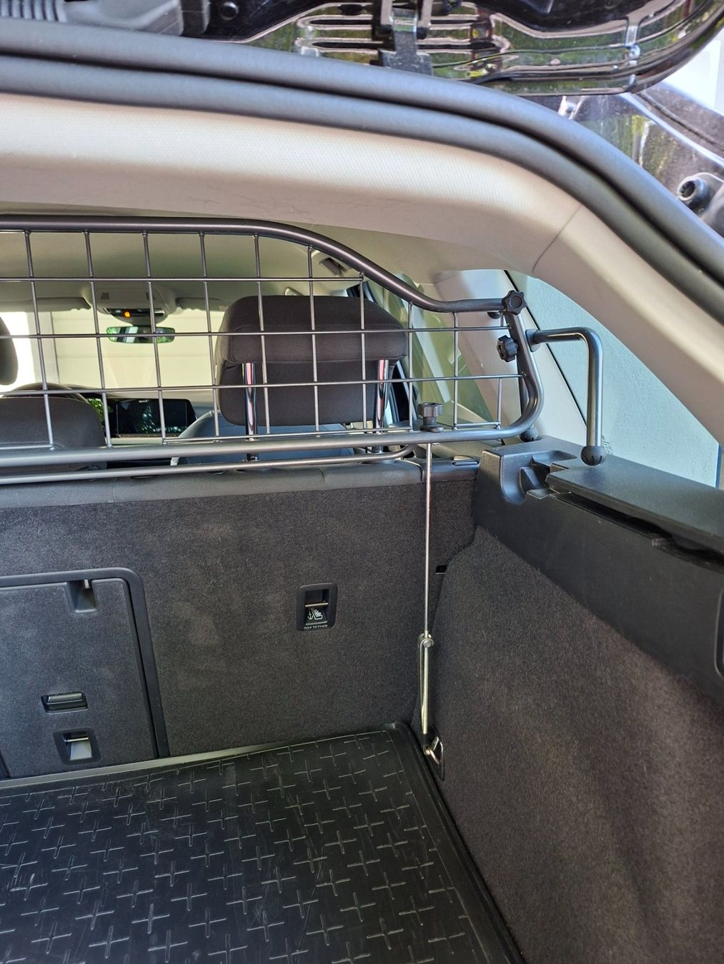 Gabbie, trasporto & Sicurezza: Hundegitter für VW Golf Variant – Usato da Gockhausen venduto da Ghschilling