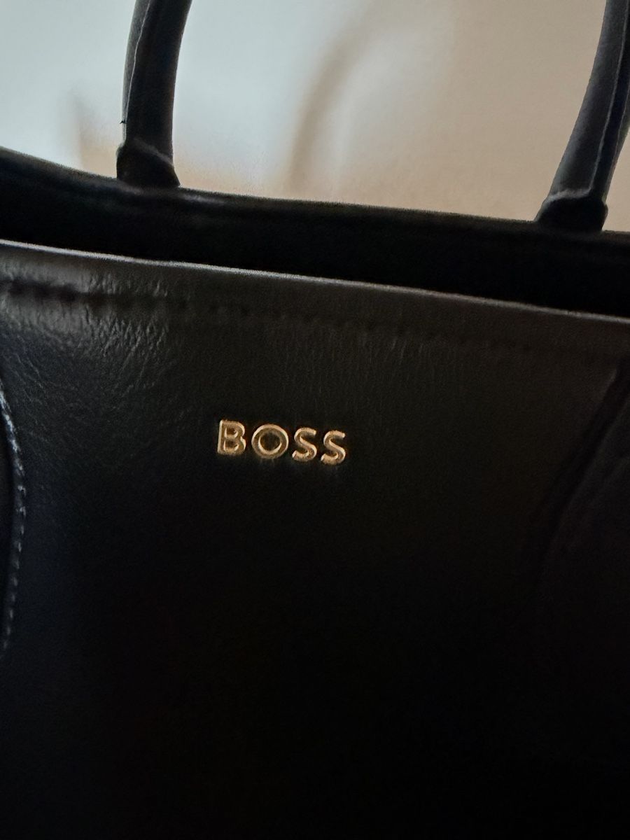 Hugo Boss Borse: Boss Handtasche / Laptop Tasche – Nuovo (secondo la descrizione) da St. Margrethen SG venduto da Elleiseverywhere 2