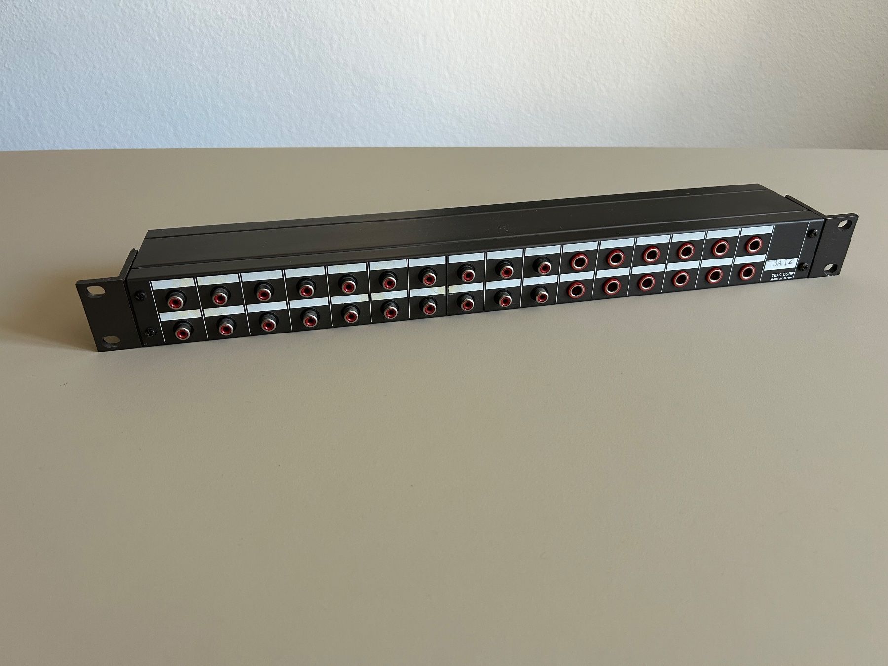 Componenti elettronici: Tascam PB-32W Patch Bay Rack 19 Zoll gebraucht – Usato da Zürich venduto da LuZ_8005 1