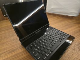 Apple iPad 8. Generation (10.2") mit Tastaturhülle