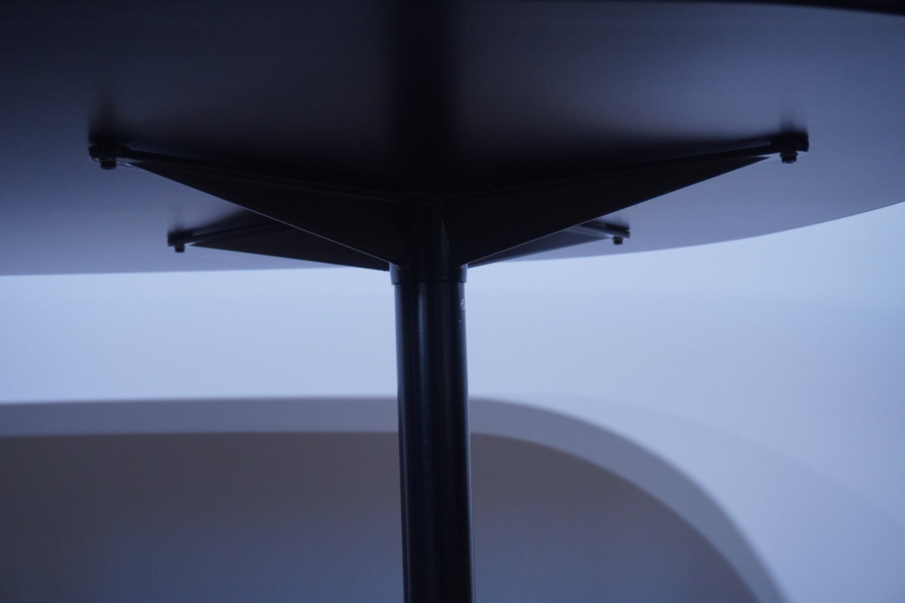 Vitra Tische: Vitra Eames Segmented Table Linoleum schwarz 185x105 cm – Gebraucht aus Bad Zurzach von QLASSIQ 6
