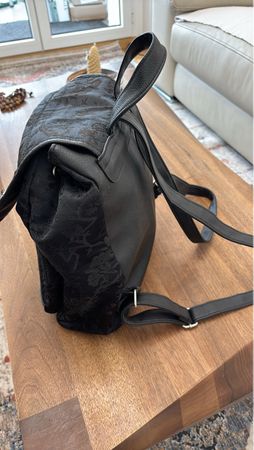 Elegante schwarze Handtasche mit Blumenmuster - Herbst Chic