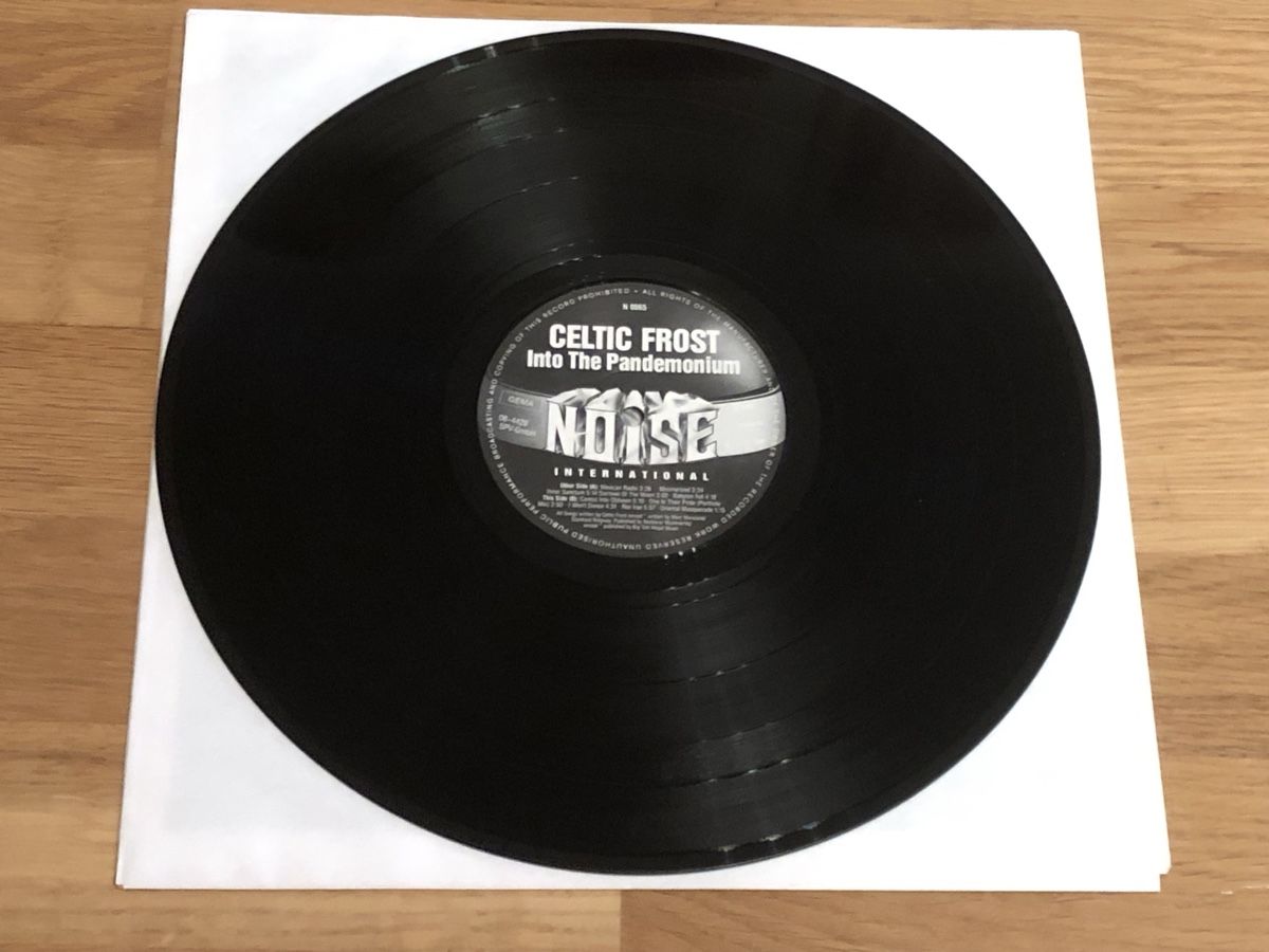 Vinyles: Celtic Frost. 1987.  Into The Pandemonium – D'occasion à Faulensee par Mizuno06 7