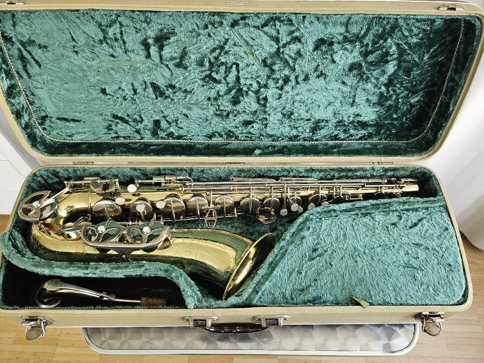 Strumenti musicali: TENORSAXOPHON "RECORD" – Usato da Zürich venduto da Freblu48 1