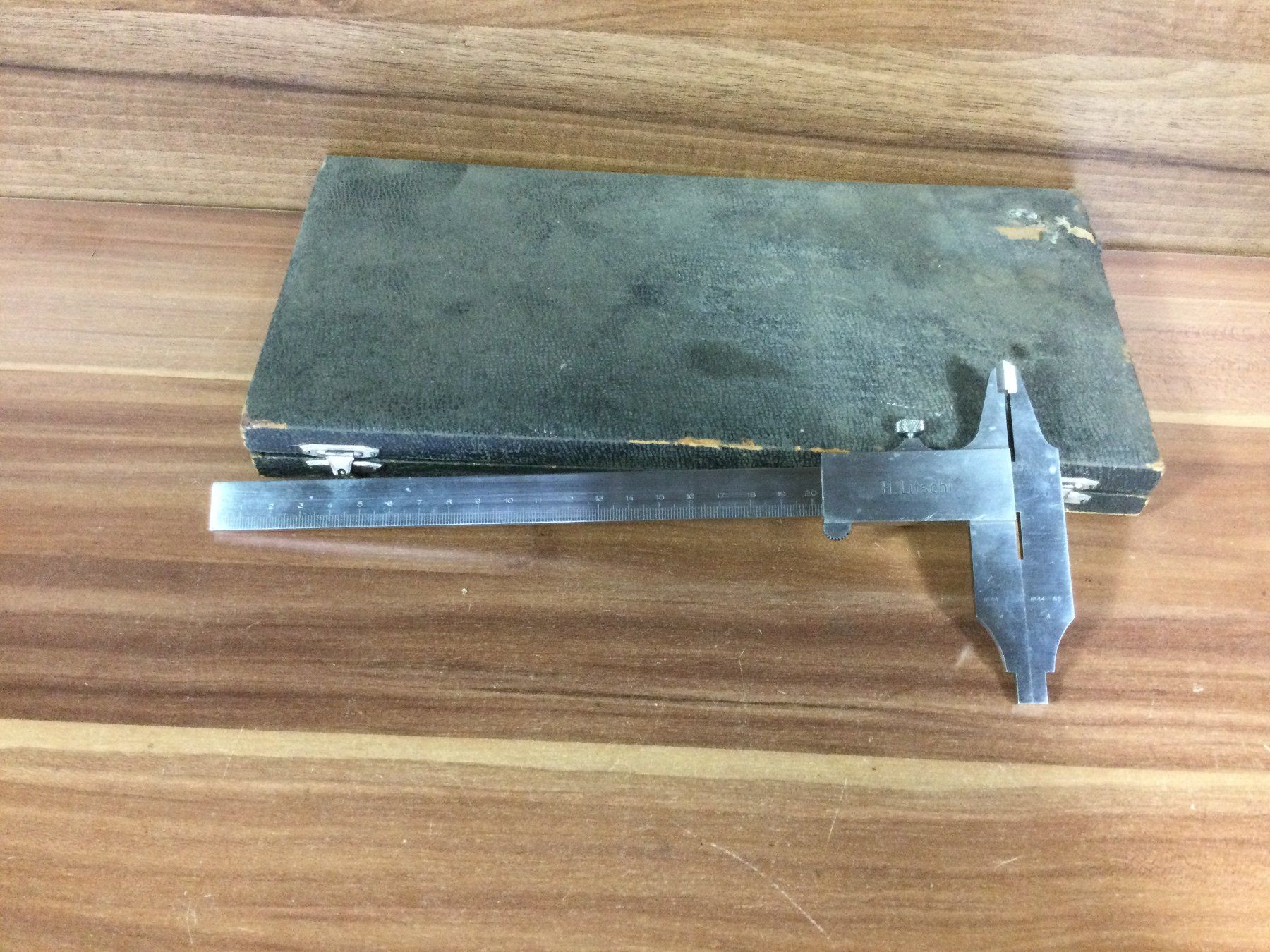 Attrezzi da lavoro: Alter Etalon Messschieber in Box  mit Signatur – Usato da Wangen SZ venduto da kuriosum12 5