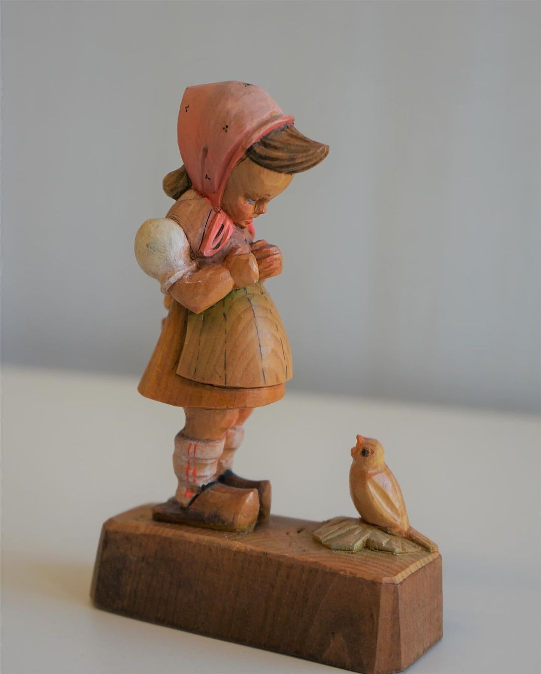 Figurines: Mädchen mit Vogel – D'occasion à Brienz BE par P.Edelweiss