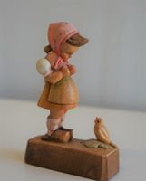 Mädchen mit Vogel