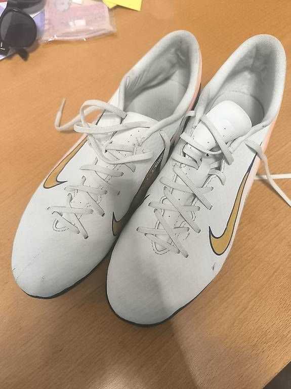Scarpe da uomo: Sportschuhe Nike – Usato da Luzern venduto da Steve_Wonder