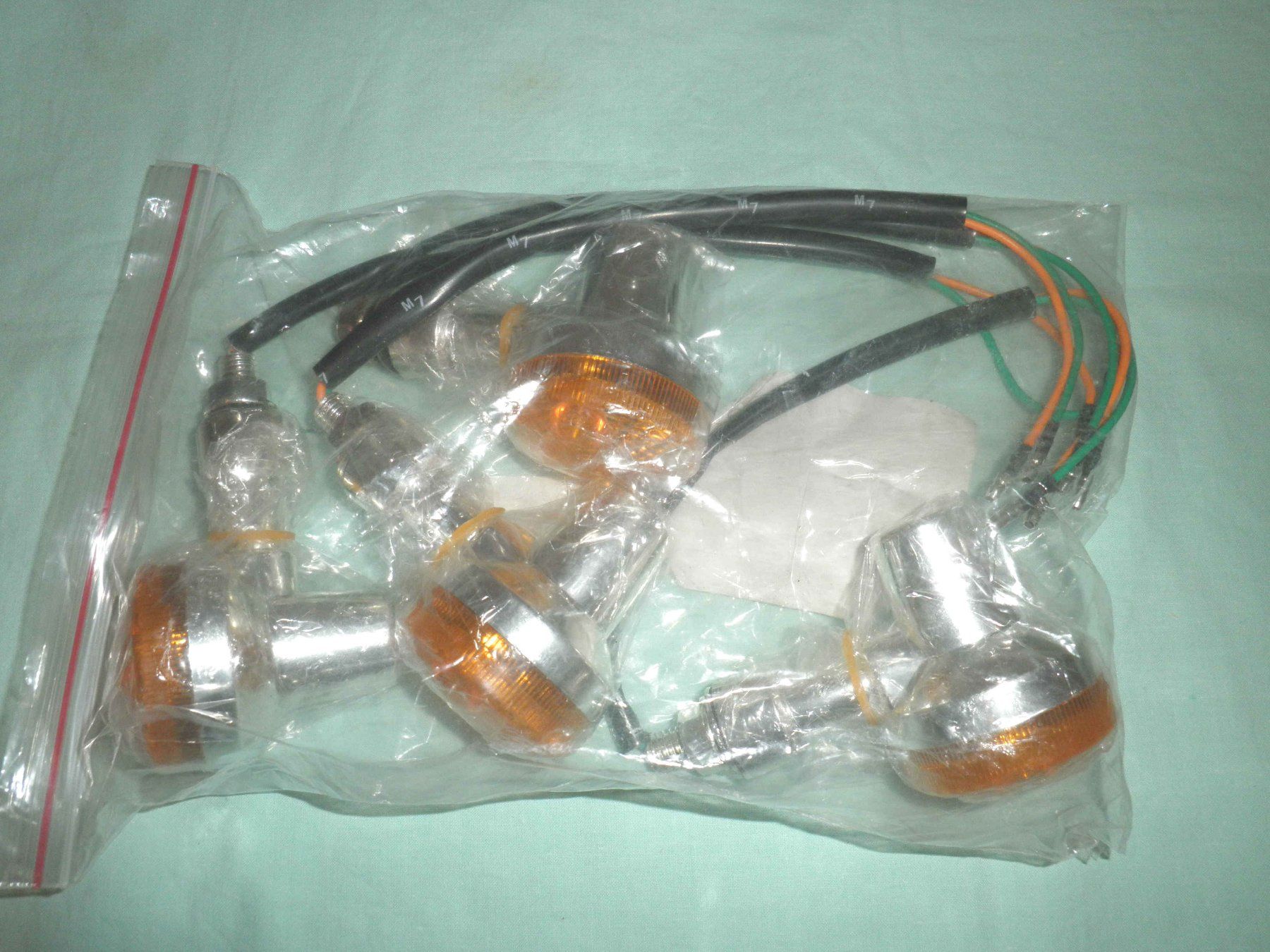 Tutti i ricambio per moto: 4 kleine Universalblinker. Fabrikneu. – Nuovo (secondo la descrizione) da Cadenazzo venduto da Mikeshop 2
