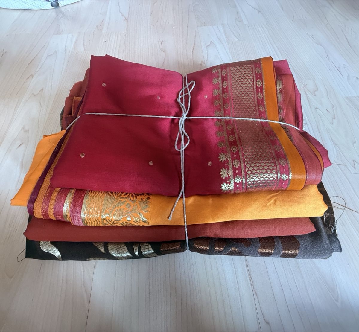 Tessuti: Stoffpaket 4 wunderschöne indische Seidenstoffe – Nuovo (secondo la descrizione) da Elsau venduto da mintgreen1